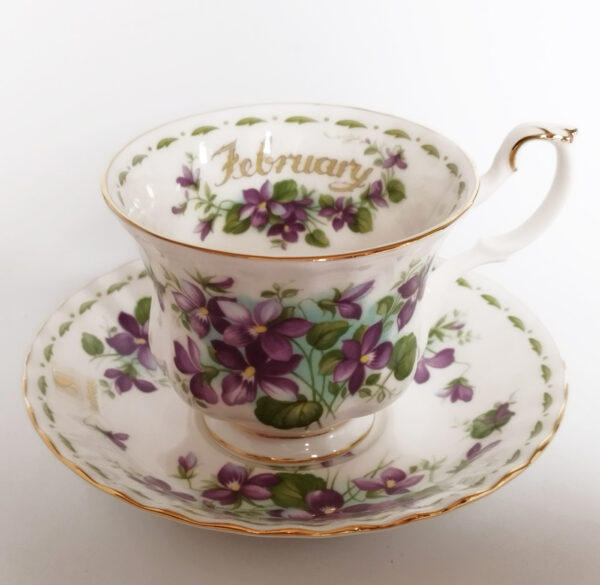 Tazza da tè con piattino Royal Albert collezione "Flower of the month" mese di febbraio/february